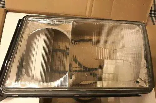 W124 500e стекло левой фары оригинал новое hella-0